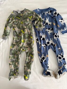 One-Piece Fleece Footed Pajamas- Green Camo size 12-18months